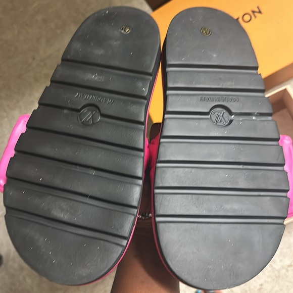 Louis Vuitton pink pillow slides - Picture 3 of 4